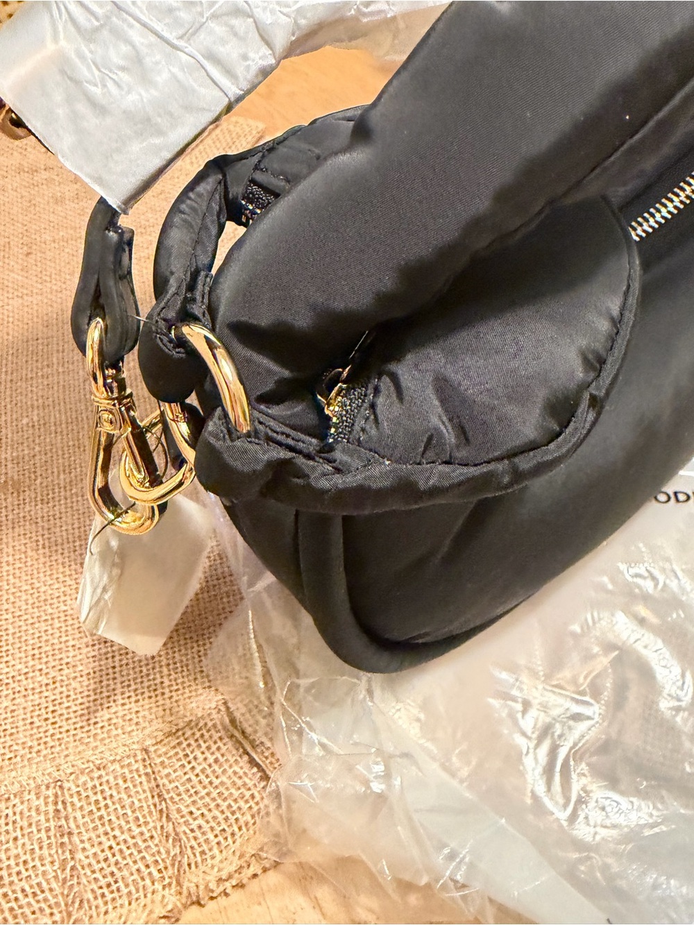 ON 34th Black Puffer nylon Shoulder Bag - Lightweight Quilted - Picture 5 of 7